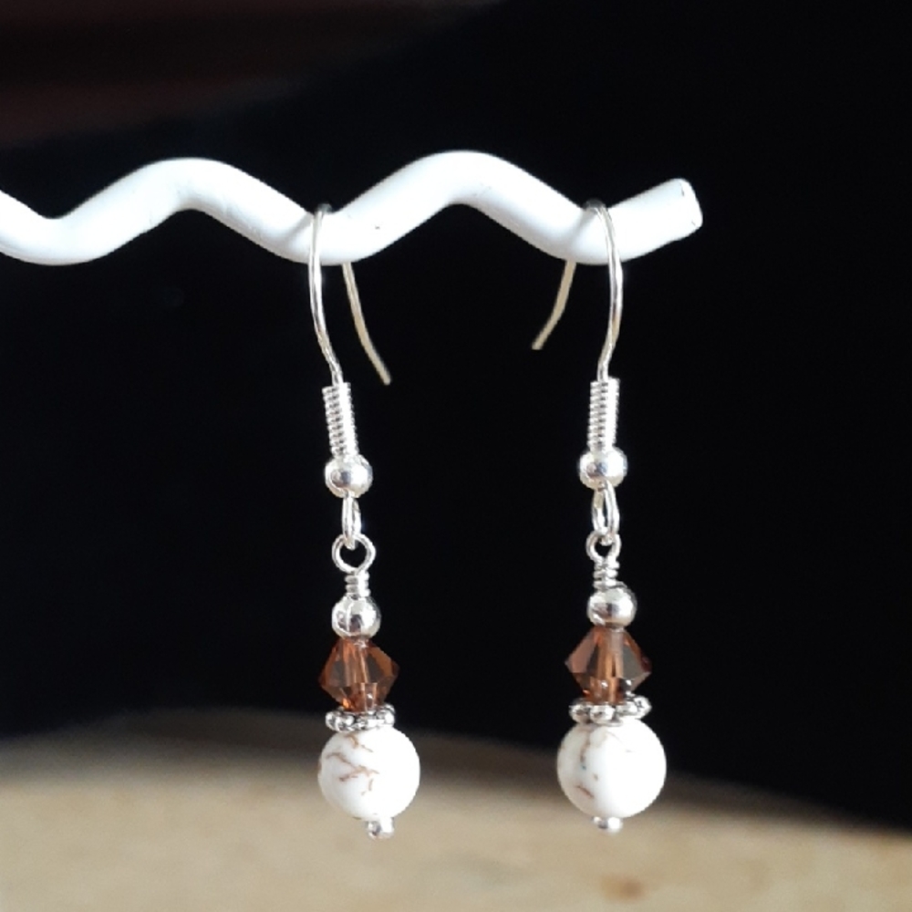 NWOT Brown Crystal Beaded Pierced Earrings TT125